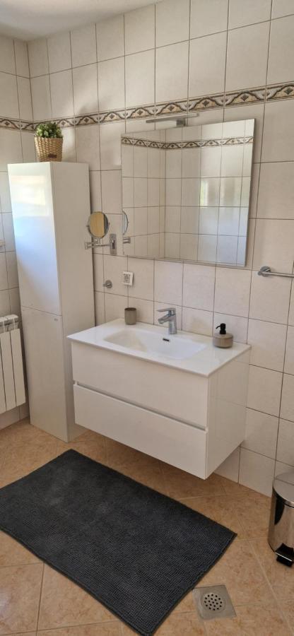 Villa Castanea - Kuca Za Odmor S Bazenom Kukci Kültér fotó